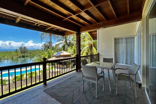 Hermosa villa frente al agua con muelle privado en sunset point, isla colón