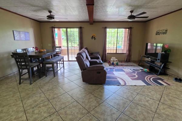 Casa familiar con jardines y taller en un terreno de 3486 m² en potrerillos