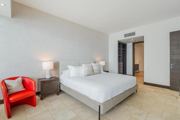 Comfortable high-floor 2-bedroom apartment