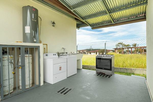 Alto boquete home with studio & fenced yard