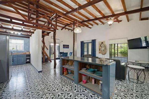 Pedasí home near town and beach