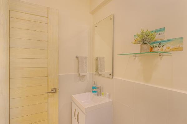 Furnished 2-bedroom beach home in playa caracol