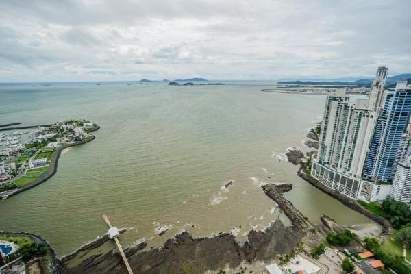 En venta villa sky lujoso penthouse de 4 niveles en q tower punta pacífica