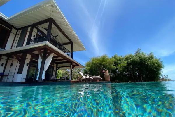 Luxurious beach house in canas