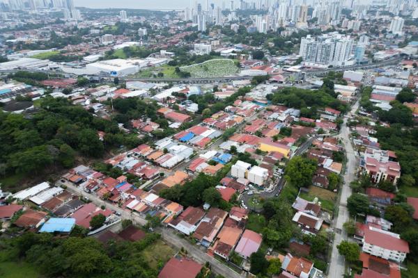 Dúplex de 3 niveles en venta en altos de miraflores, betania, panamá