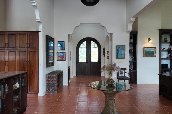 Spacious home for sale in altos del maria with pan