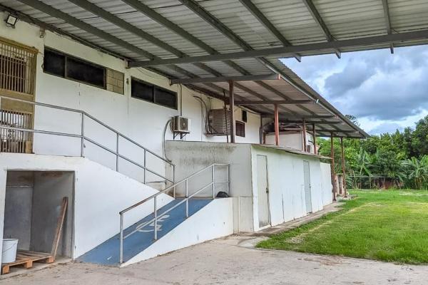 Venta de gasolinera con 2 locales comerciales en penonomé
