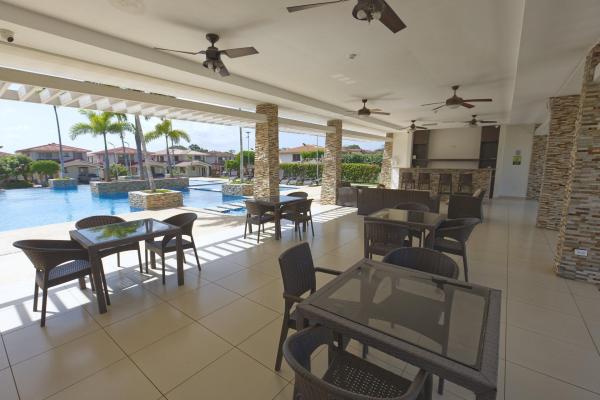 Casa de dos niveles en venta en ph spring hills costa verde la chorrera