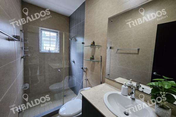 Venta de casa en dorado village en condado del rey