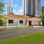 Two-level house for sale in altos del golf