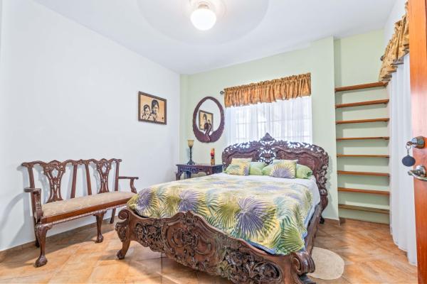 3 story beachfront house in la barqueta