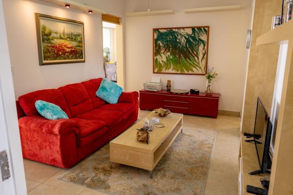 Apartamento de 4 habitaciones frente al mar en farallon