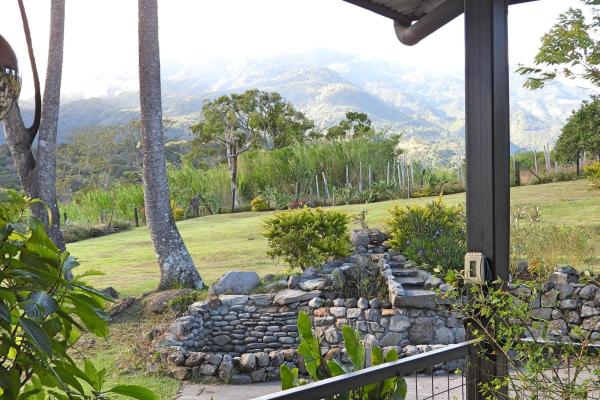 Country estate with multiple buildings in palmira