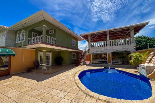 Se vende casa en urbanización margarita, colón