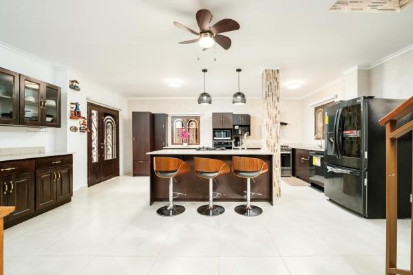 Beautifully maintained 3-bedroom home with guest s
