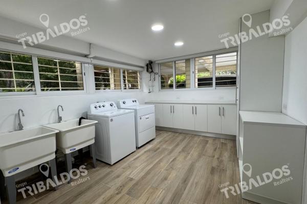 Venta o alquiler de espectacular casa en altos del golf con piscina