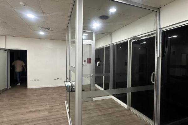 4 locales comerciales contiguos en venta | plaza colón | disponibles juntos