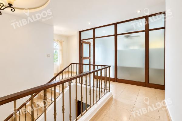 Venta de casa en costa del este con cocina remodelada