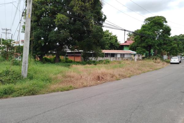 Venta de terreno en río abajo