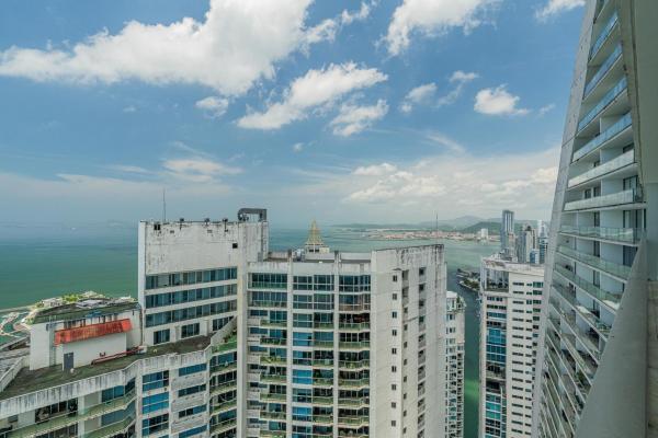 Se vende apartamento espacioso y exclusivo.