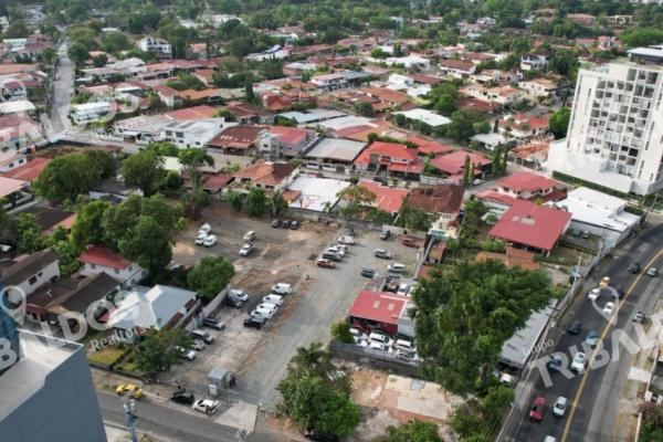 Venta de terreno en via cincuentenario
