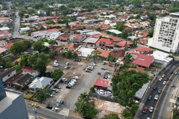 Venta de terreno en via cincuentenario