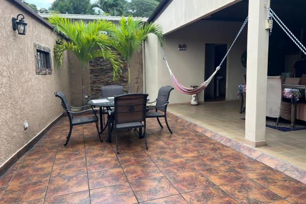 Venta casa espaciosa en brisas del golf