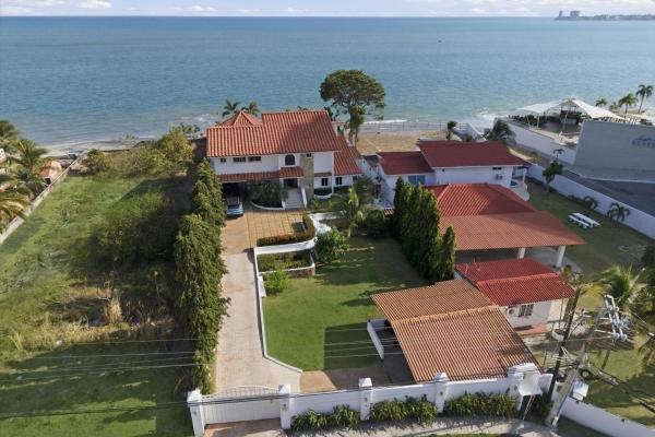 Oceanfront estate — playa malibu, panama
