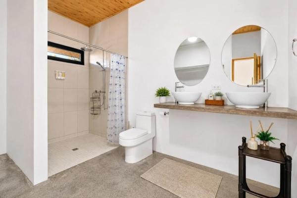 Turnkey ocean-view luxury villa in sea view hills