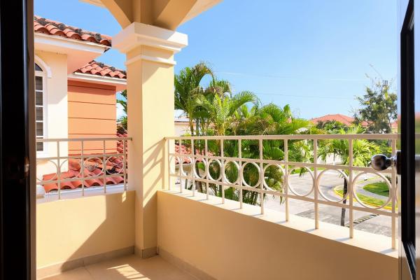 Alquiler de casa unifamiliar en esquina – costa sur, villa valencia