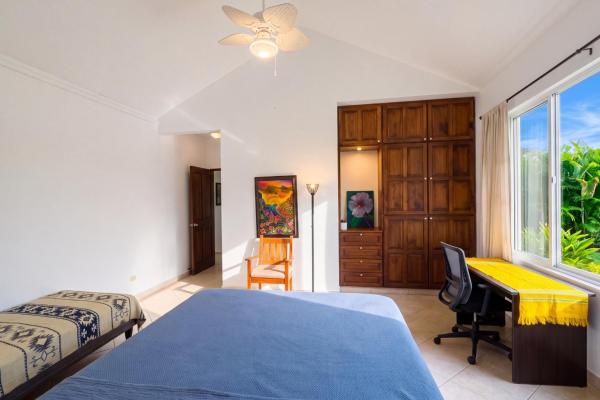 Two villas with 6 bedrooms and mountain views