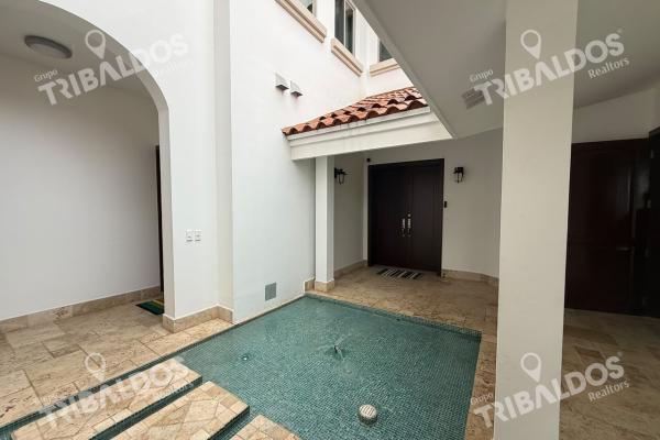 Sale of house in fairway estates, santa maría