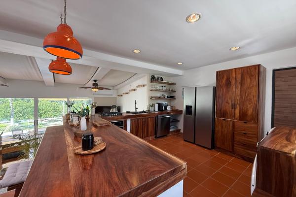 Casa privada con piscina y amplio terreno en coronado