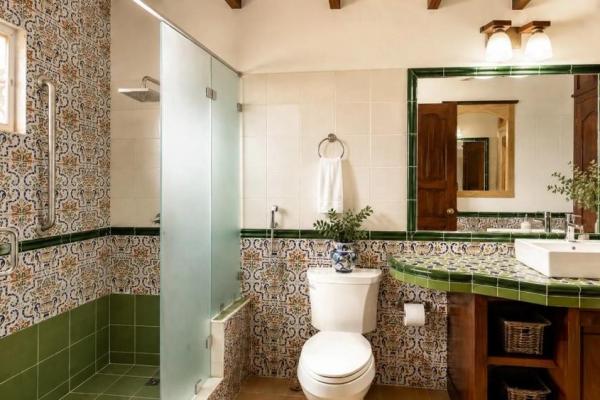 Coronado golf club home with pool