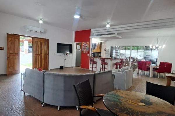 4 bedroom house with private pool and jacuzzi