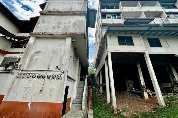 Selling two rented apartment buildings in perejil