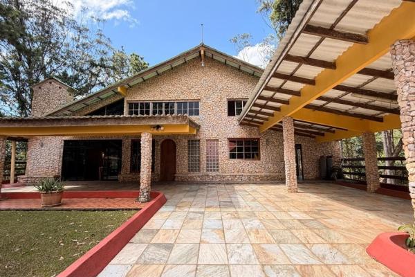 House for sale in altos de cerro azul