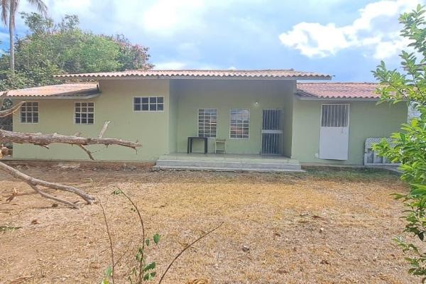 House with pool large lot nueva gorgona panama