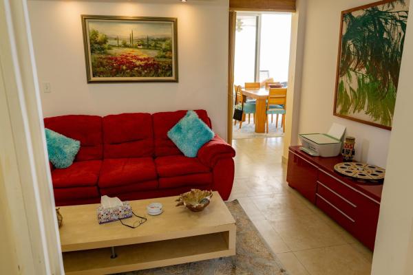 Apartamento de 4 habitaciones frente al mar en farallon