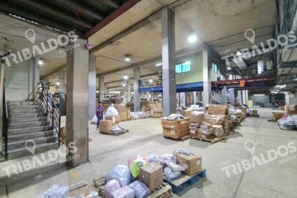 Venta de edificio con amplia bodega y oficinas en la ciudad