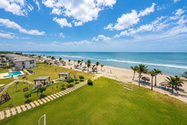 Ocean view living in playa caracol