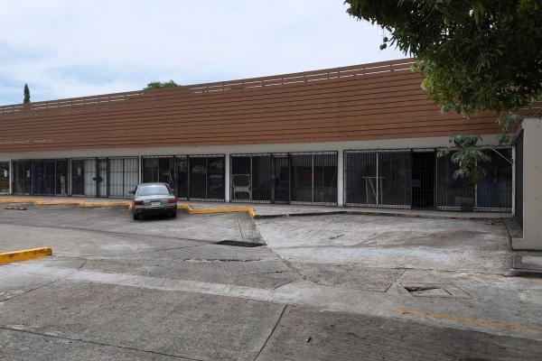 Se alquila local frente a vía españa