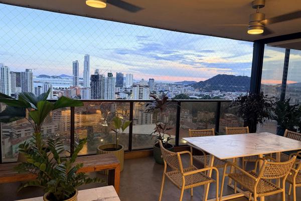 The bay at your feet · 360° · 13th floor la cresta