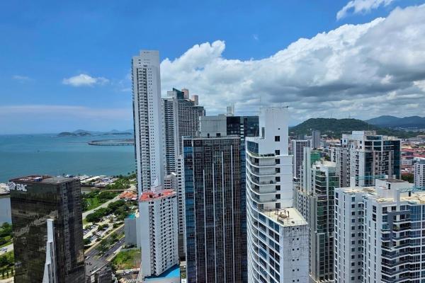 Se vende apartamento en ph allure piso alto con vista al mar