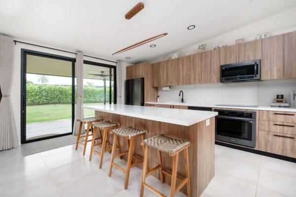 Encantadora casa costera en venta en coco beach, panamá