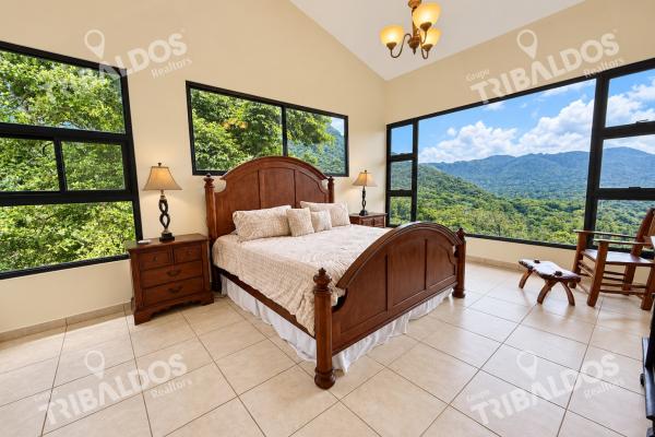 Casa en venta en el valle de antón con 1.1 hectáreas de terreno y vistas a las montañas