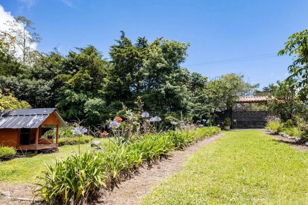 Casa de campo en las tierras altas con 2 hectáreas en volcán