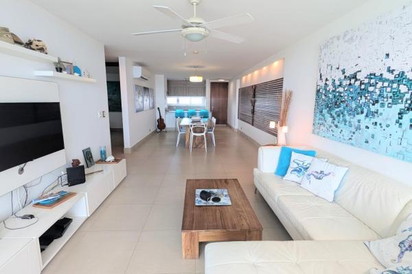 Beachfront living condo gorgona close to coronado