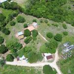 Granja de 13.6 ha con casa, galeras y río en natá, coclé