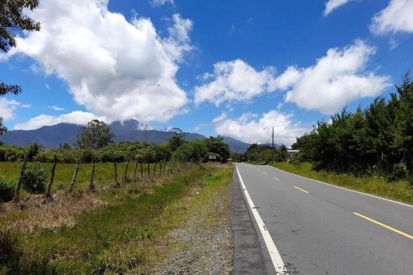 Flat road-front lot for sale in volcan
